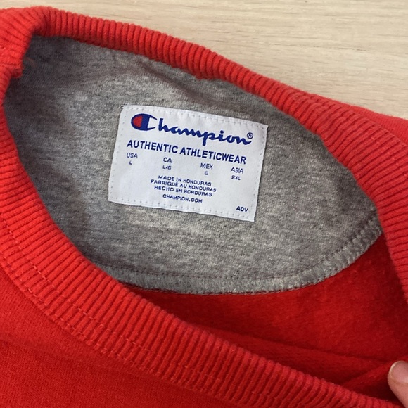 Champion Red Crewneck - Large - Picture 4 of 6